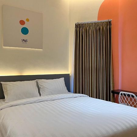 Sans Hotel Premiere Majapahit Semarang Bagian luar foto