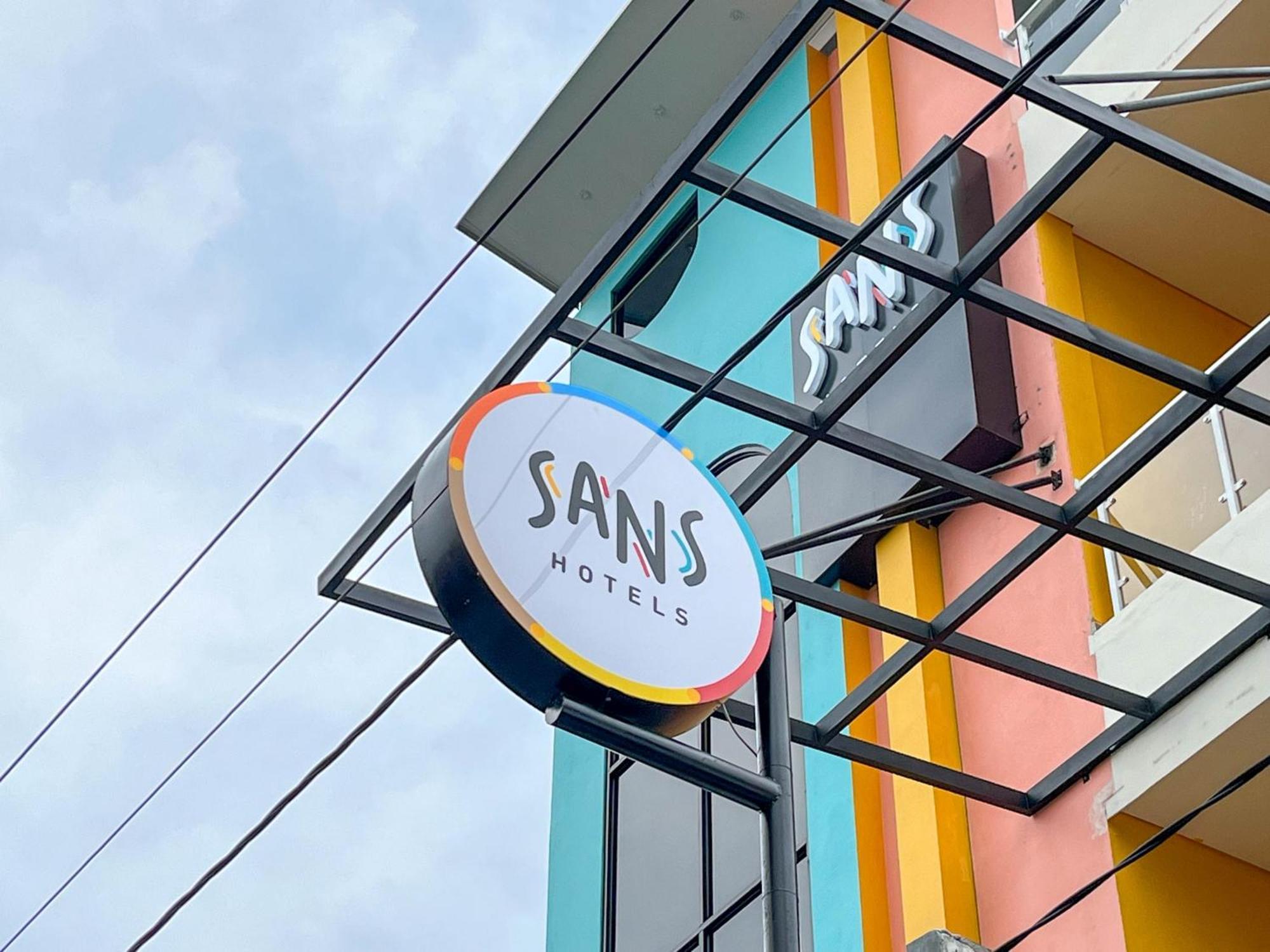 Sans Hotel Premiere Majapahit Semarang Bagian luar foto