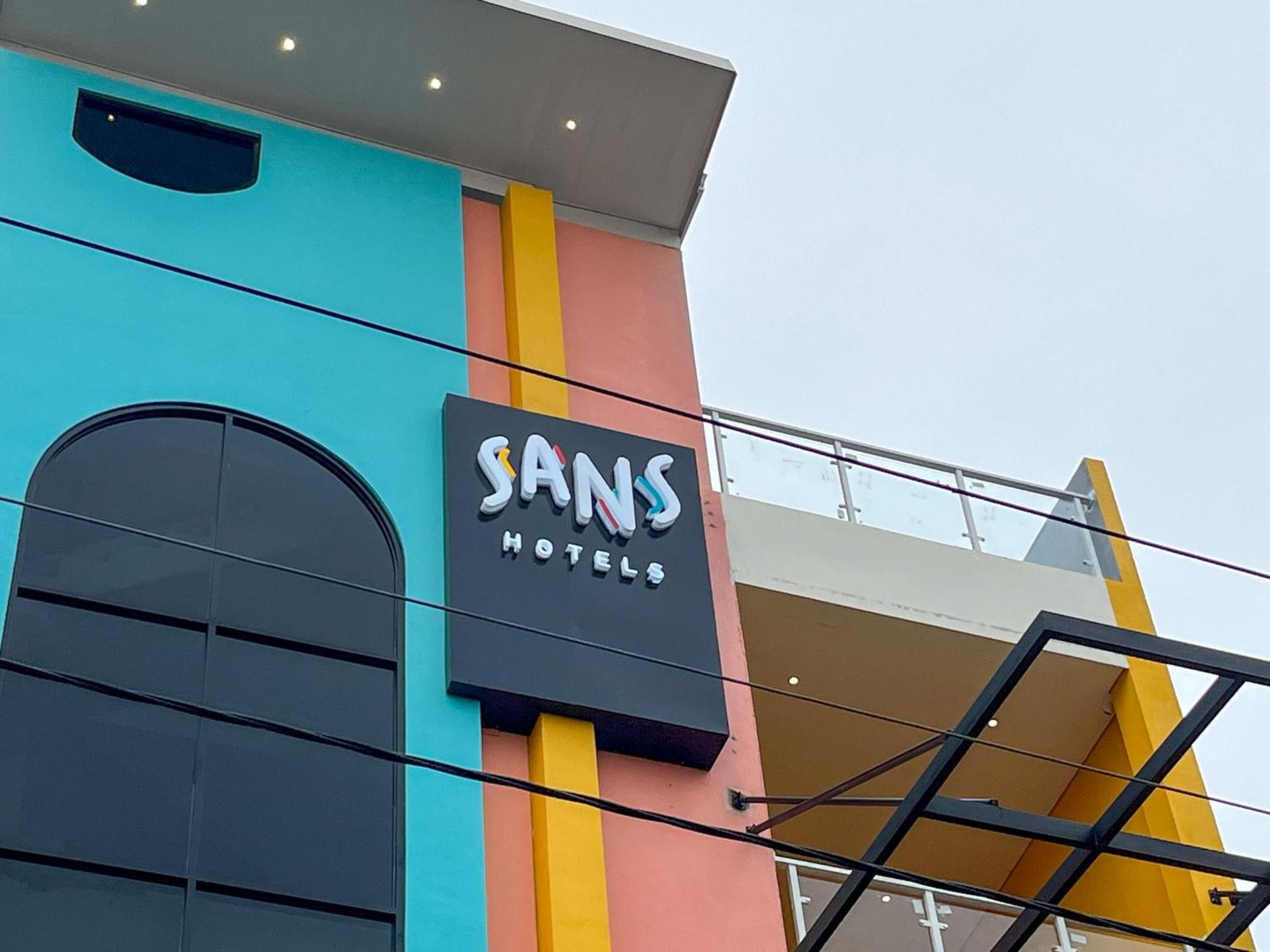 Sans Hotel Premiere Majapahit Semarang Bagian luar foto