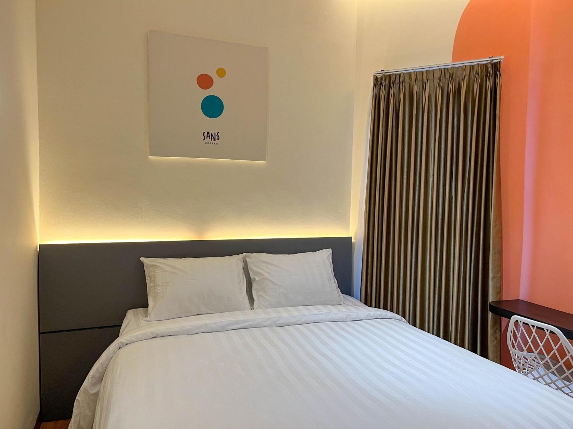 Sans Hotel Premiere Majapahit Semarang Bagian luar foto