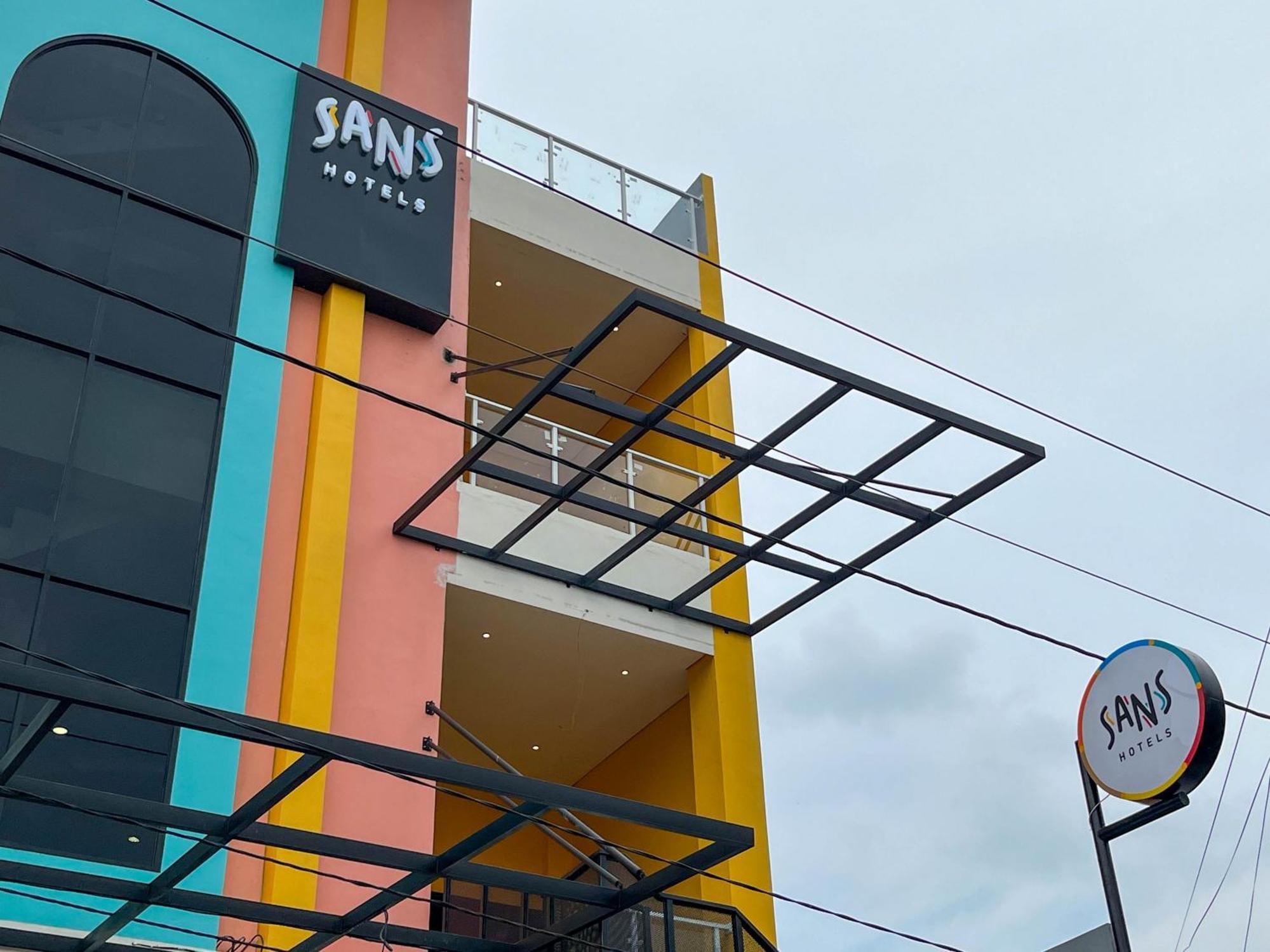 Sans Hotel Premiere Majapahit Semarang Bagian luar foto