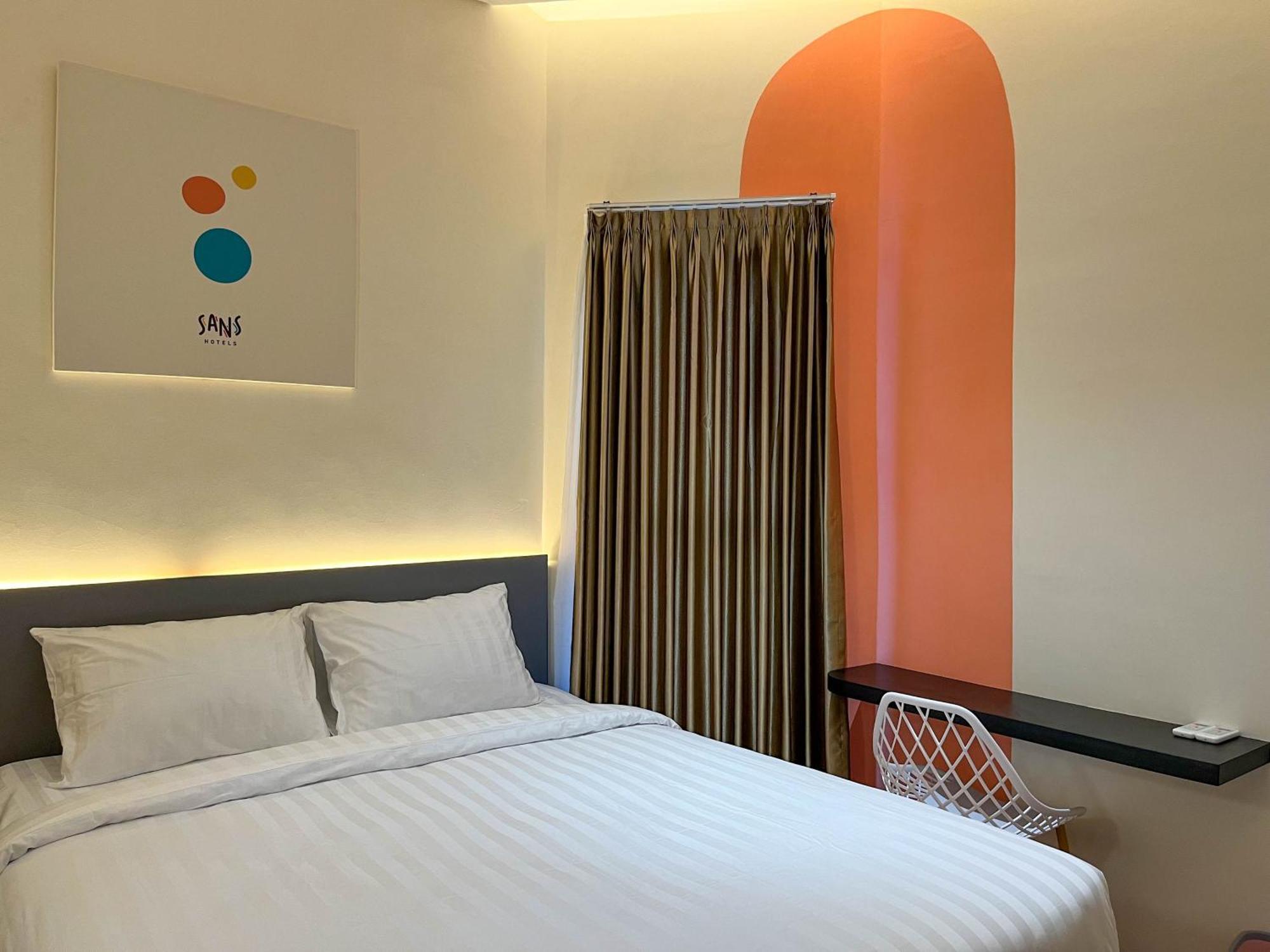 Sans Hotel Premiere Majapahit Semarang Bagian luar foto