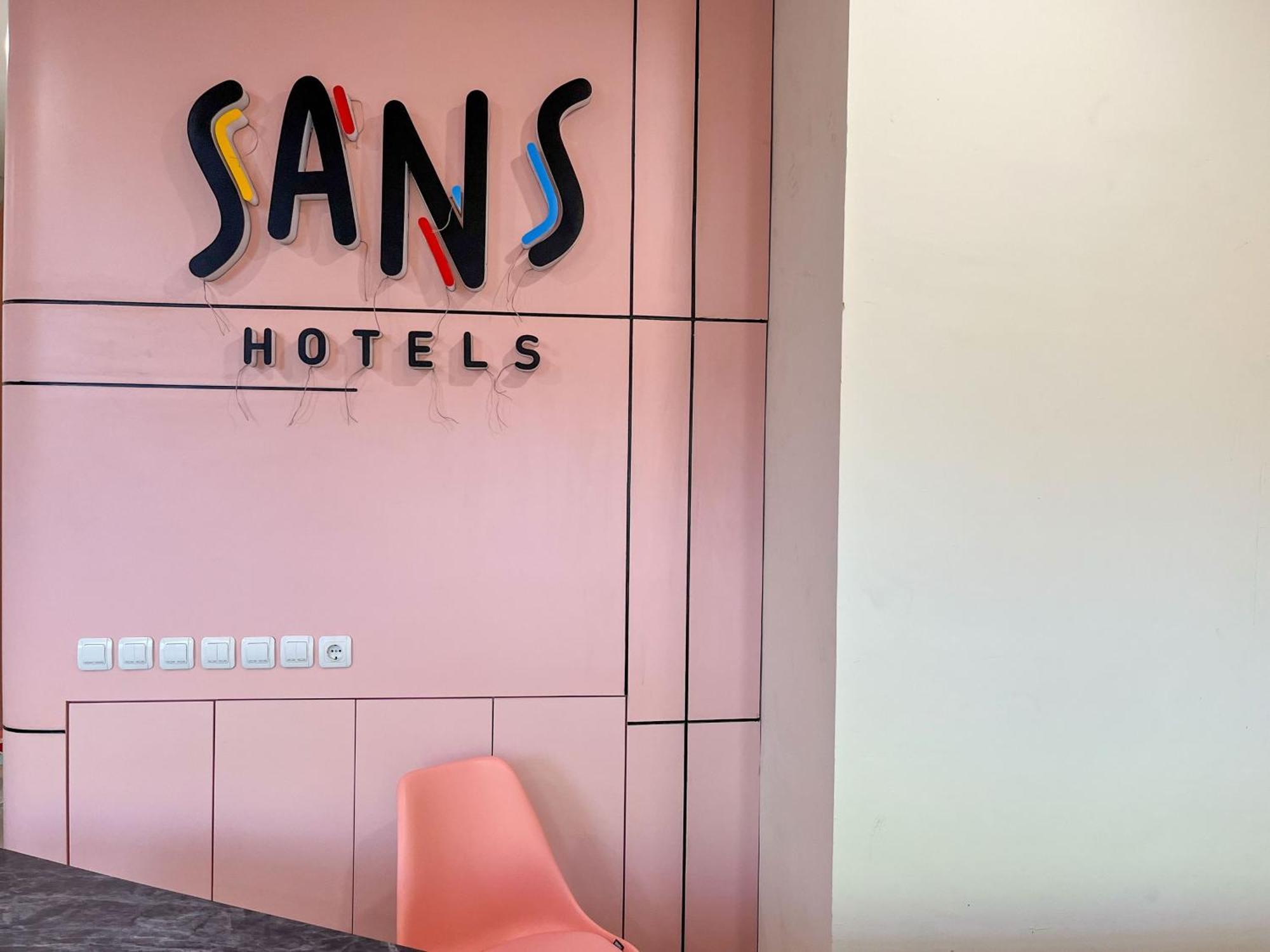 Sans Hotel Premiere Majapahit Semarang Bagian luar foto