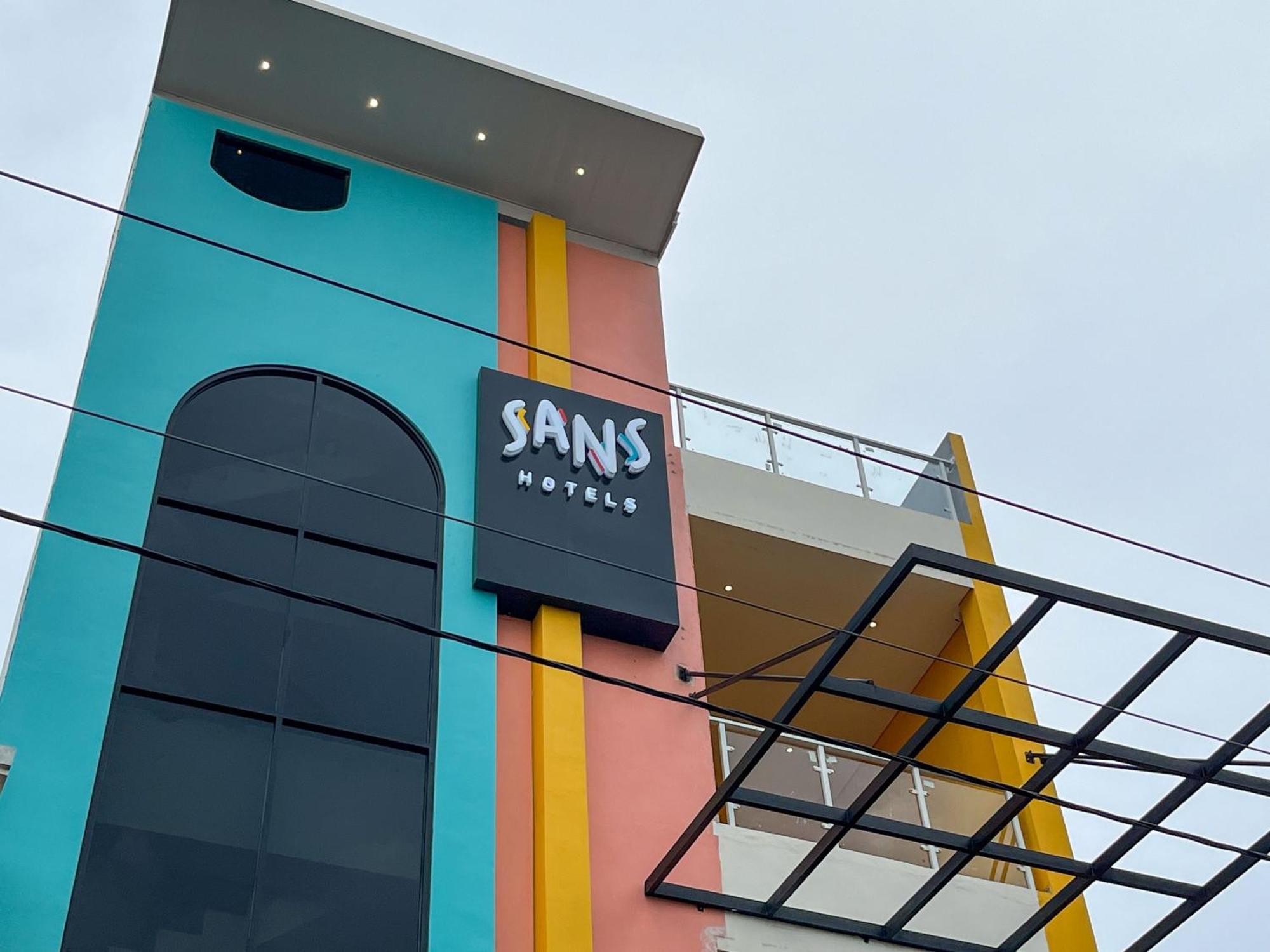 Sans Hotel Premiere Majapahit Semarang Bagian luar foto