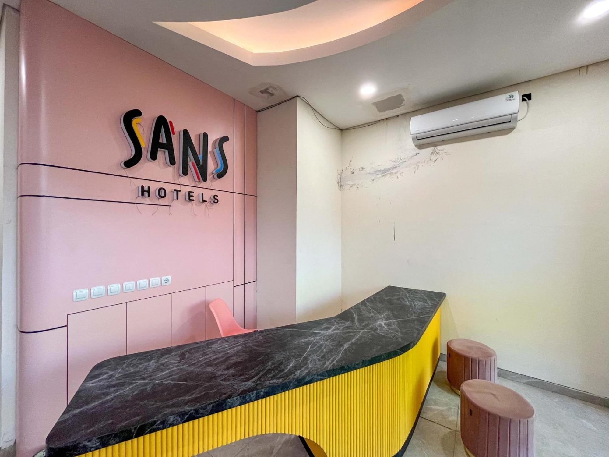 Sans Hotel Premiere Majapahit Semarang Bagian luar foto